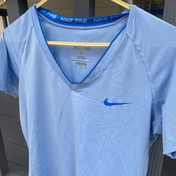 Nike Pro Dri Fit Women’s Size Medium Blue Fitted Workout VNeck Tee - Picture 7 of 7